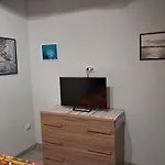 10Elode House
