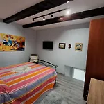 10Elode House