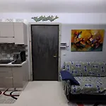 10Elode House