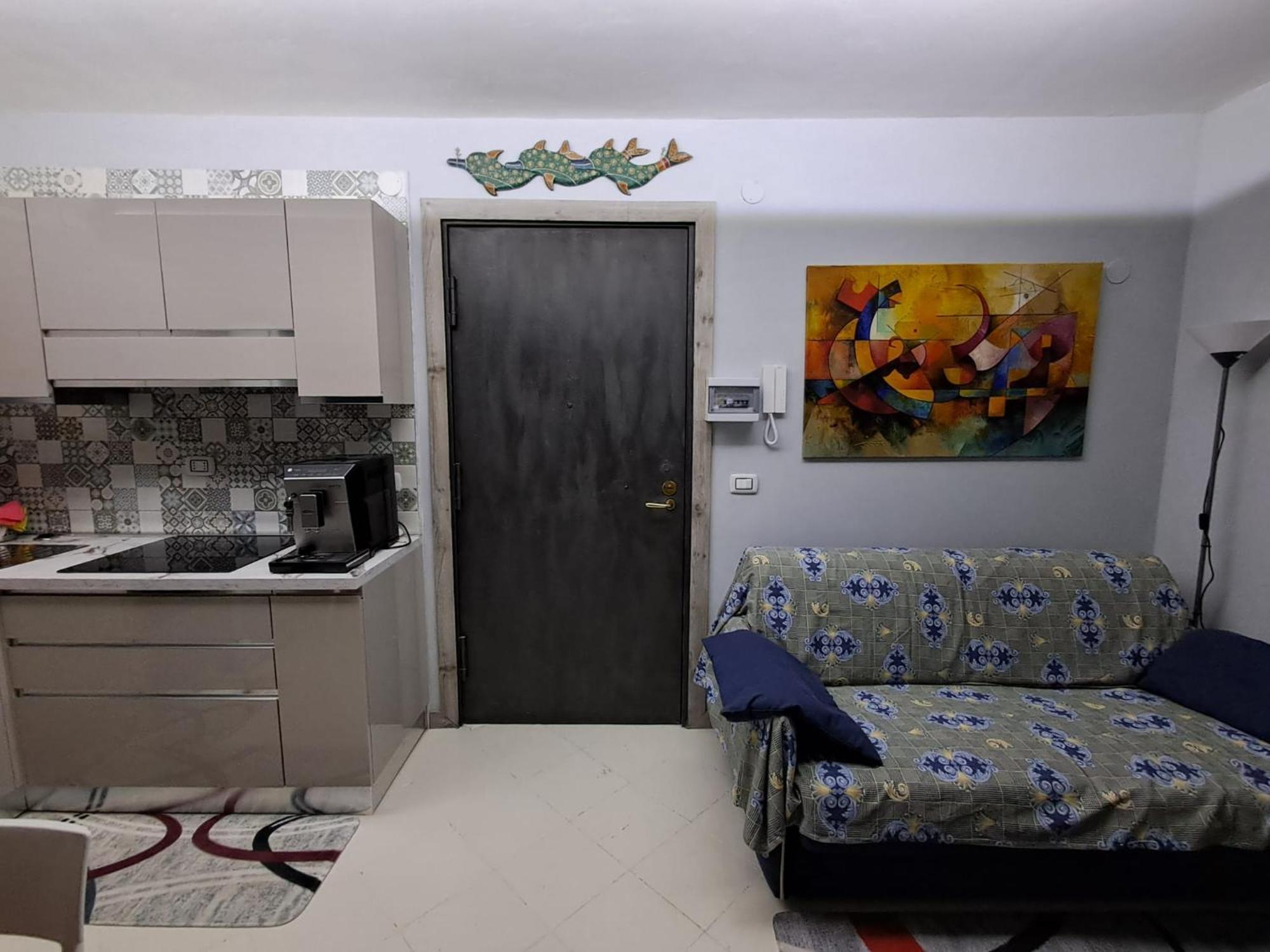 10elode House *