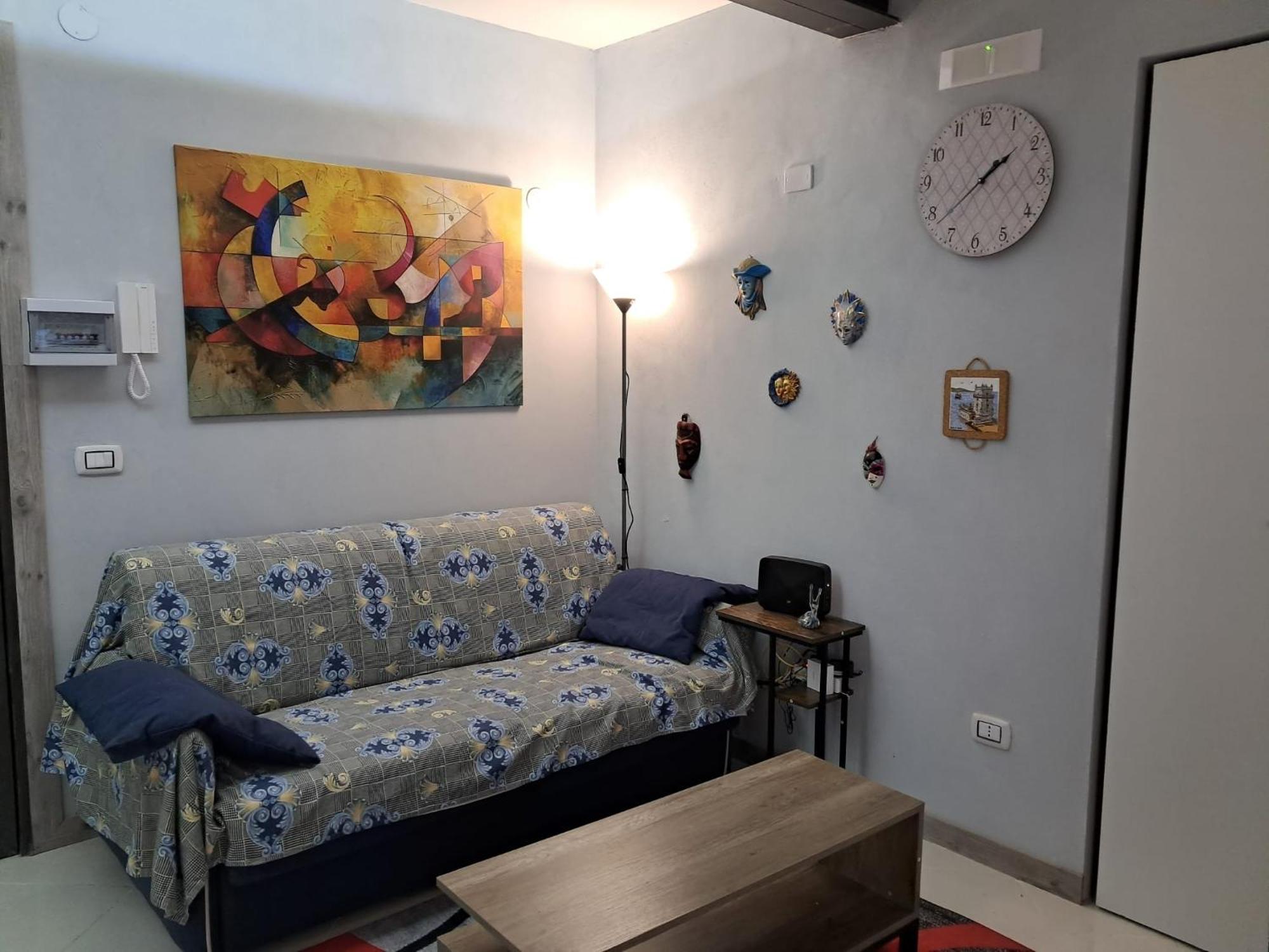 10elode House